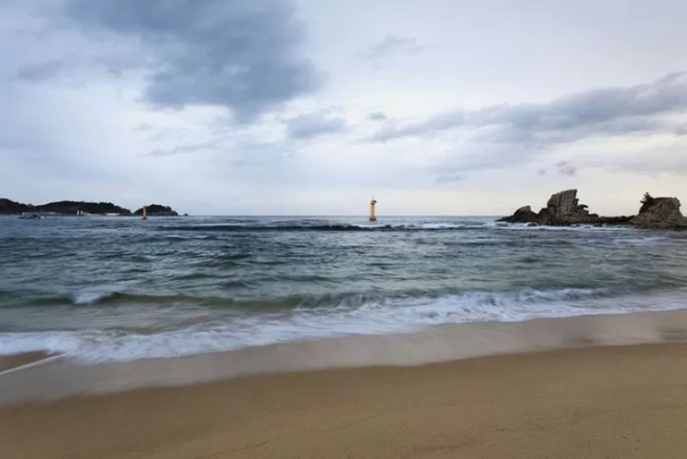 튜브 타던 가족 4명 순식간에 먼바다로…해경 7분 만에 찾아냈다 8 image 5